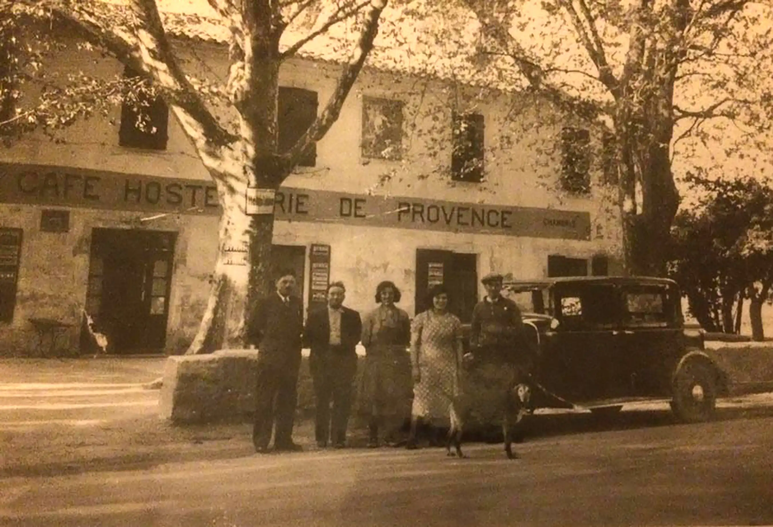 Le Bristrot du Paradou extérieur vintage